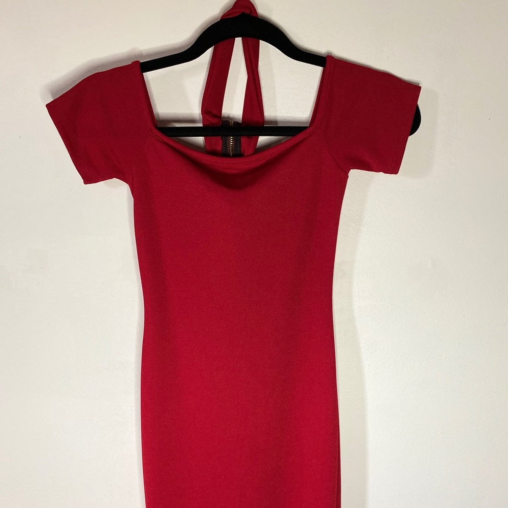 Choker red dress